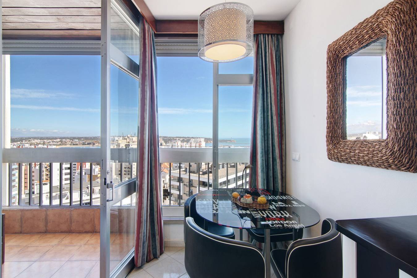 Apartamento inteiro, Apartamento de férias "Praia com vista para o mar" com vista para o mar e varanda in Praia da Rocha, Portimão