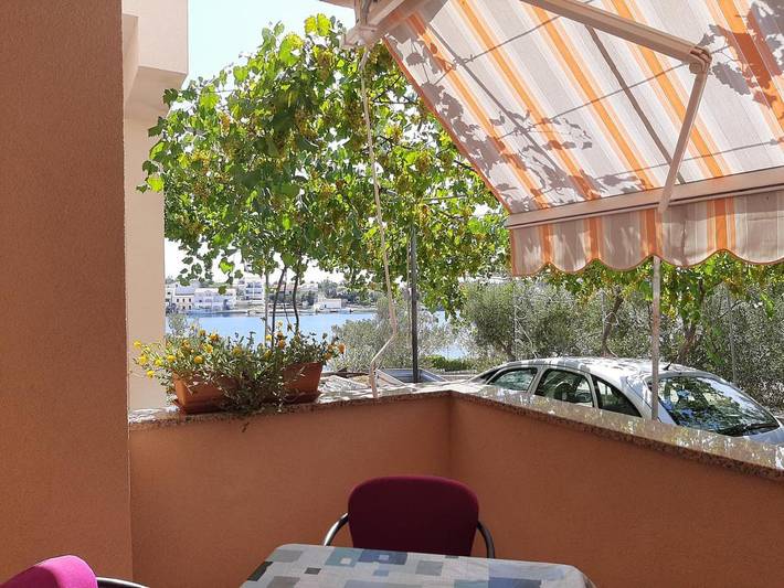 Ferienwohnung für 3 Personen, mit Balkon und Terrasse sowie Garten und Ausblick