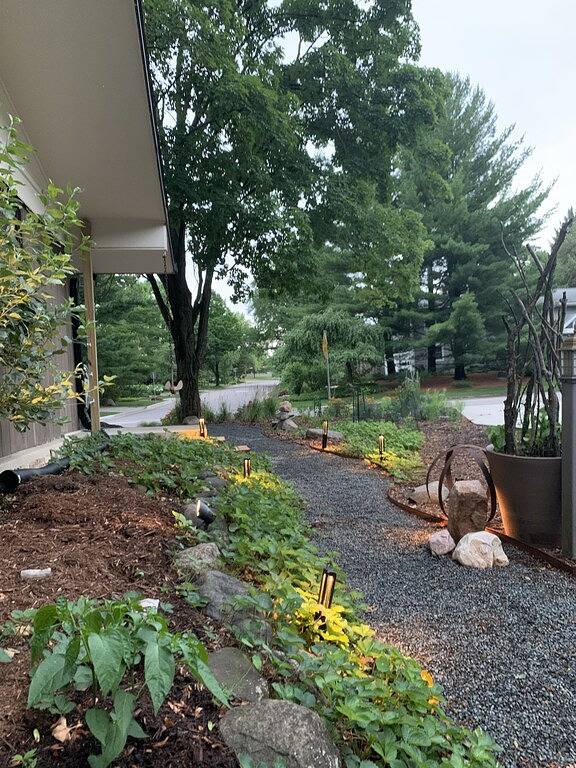 Hot Tub with a View, Private Modern Garden Level Apartment, Conservancy Access in Madison, Dane County