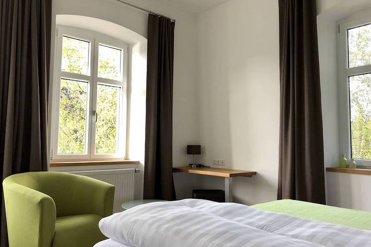 Ganze Wohnung, Geräumige Ferienwohnung (69 qm) für bis zu sechs Personen mit gut sortierter Küche in Bad Alexandersbad, Landkreis Wunsiedel im Fichtelgebirge