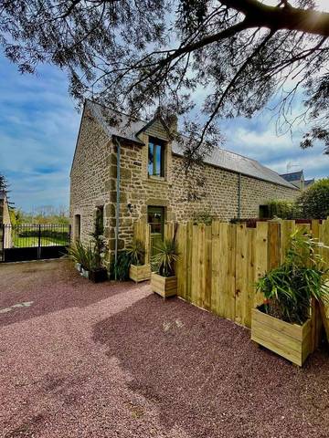 Gîte pour 2 personnes, avec vue et jardin à Montfarville