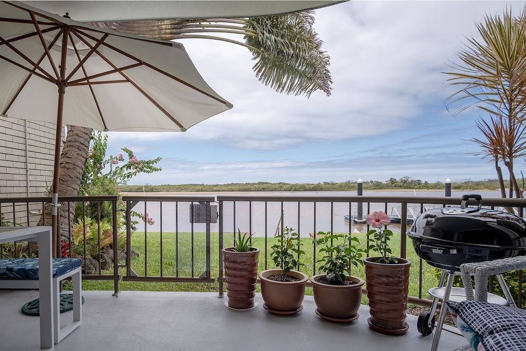 Ganze Wohnung, Peaceful River Front Escape Short walk to Ocean St in Maroochydore, Sunshine Coast