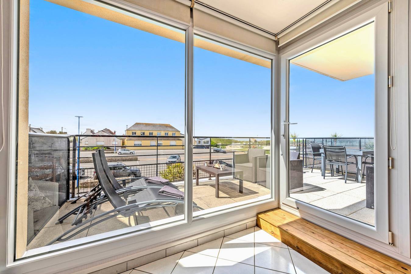 Ganze Wohnung, Appartement 'Meerblick – Strand 30 m entfernt' mit Meerblick, privater Terrasse & Wlan in Kerfissien, Cléder