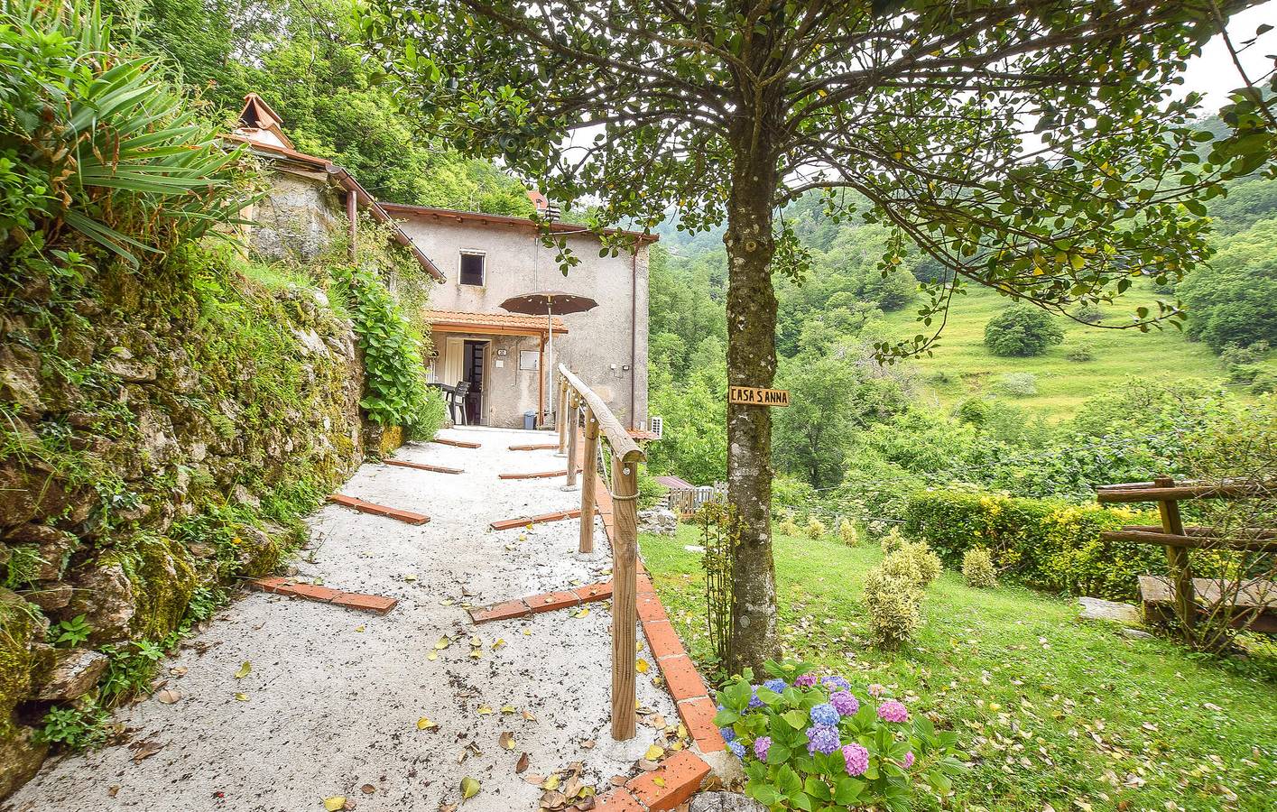 Gemütliche Gartenwohnung mit Kamin und Parkplatz! in Stazzema, Italienische Riviera