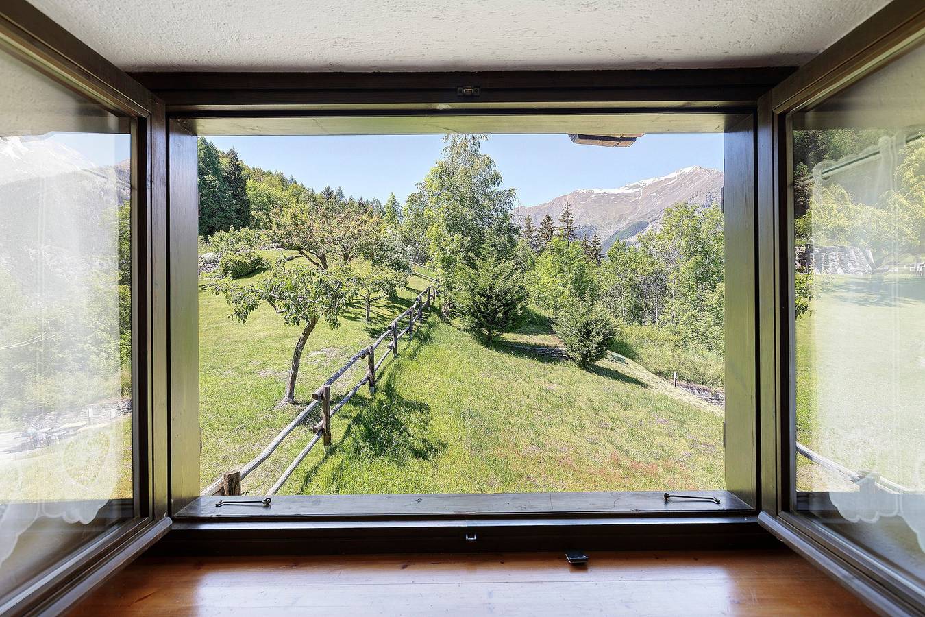 Casa Vacanze 'La Tana Con L'Ermellino' con Vista Montagna, Giardino e Wi-Fi in Tirivel, Comune di Morgex
