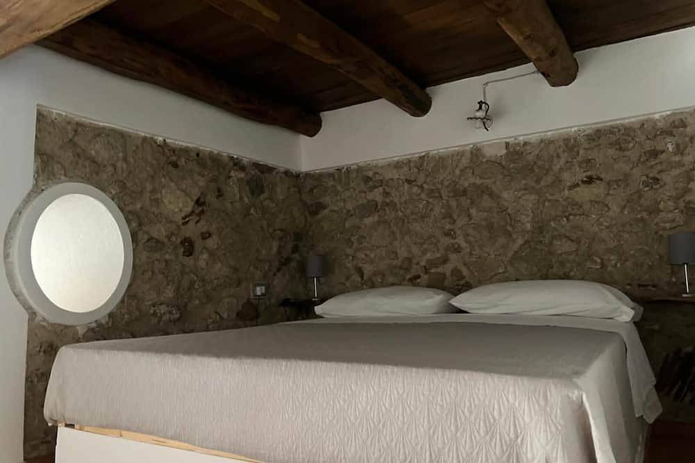 Ganze Wohnung, Apartment mit Blick auf den Yachthafen in Tropea, Vibo Valentia Provinz