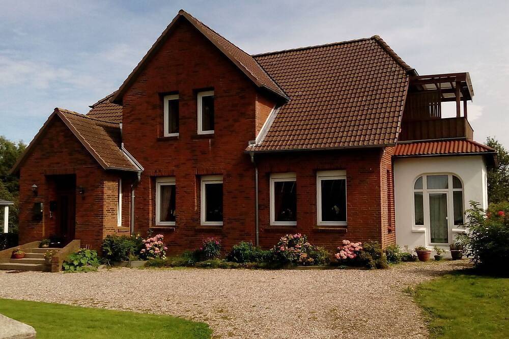 Gemütliche und großzügig ausgestattete  Ferienwohnung mit Balkon in Dörphof in Dörphof, Rendsburg-Eckernförde