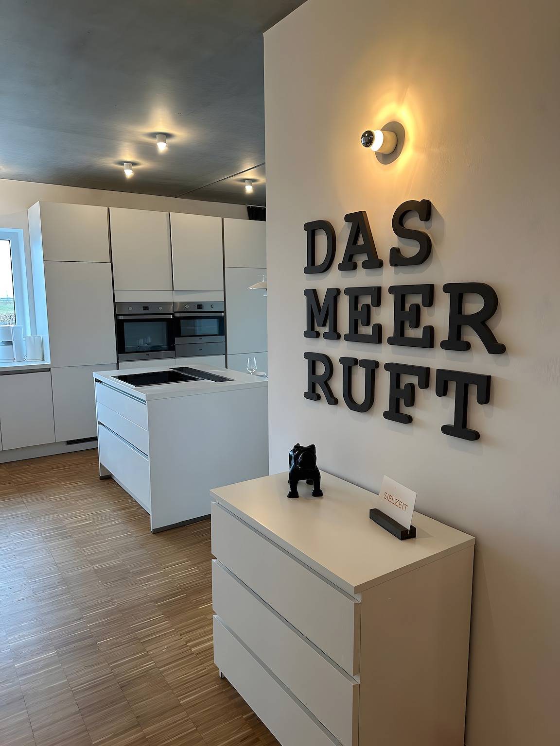 Casa de vacaciones 'Großzügiges Modernes' con terraza compartida, jardín privado y Wi-Fi in Neuharlingersiel, Nordseeküste