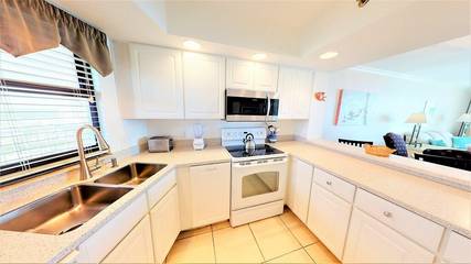 Beach Rental for 4 Guests in Four Mile Village, Miramar Beach, Picture 3
