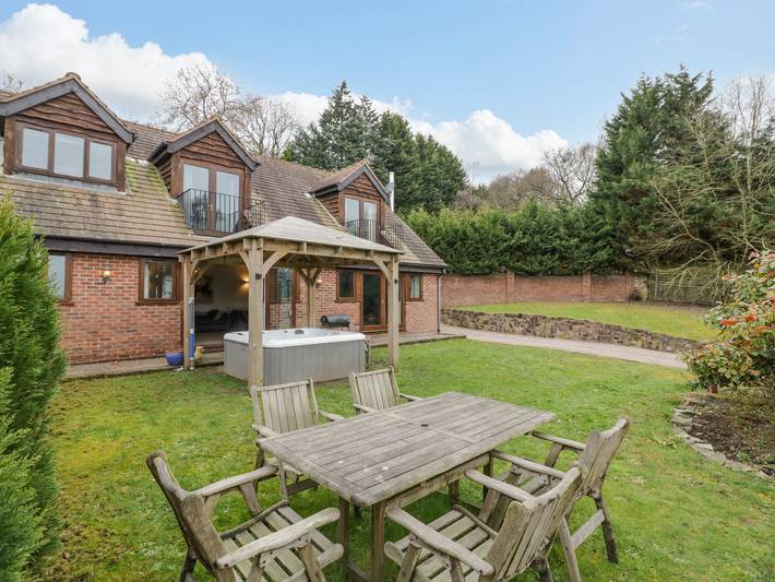 Log cabin for 12 people, with Balcony and Garden as well as View in Worcestershire