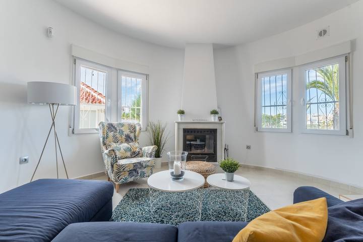 Wunderschöne Villa mit privatem Pool, Terrasse, Balkon, Klimaanlage und Wlan in Ciudad Quesada, Rojales