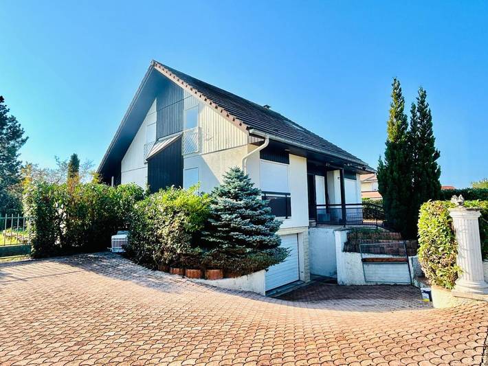 Appartement de vacances pour 18 personnes, avec jardin et vue ainsi que sauna et piscine, animaux acceptés