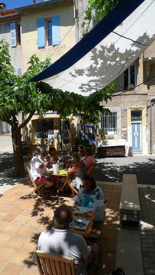 Gîte pour 10 personnes, avec piscine ainsi que vue et jardin à Rians - 2