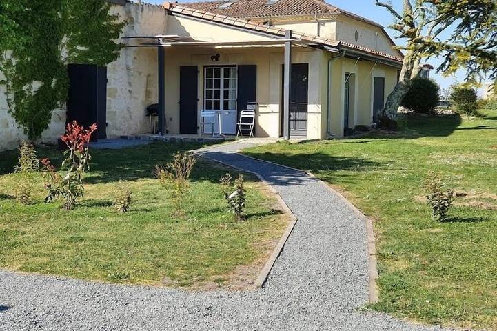 Location de vacances pour 2 personnes, avec jacuzzi et jardin à Tizac-de-Curton