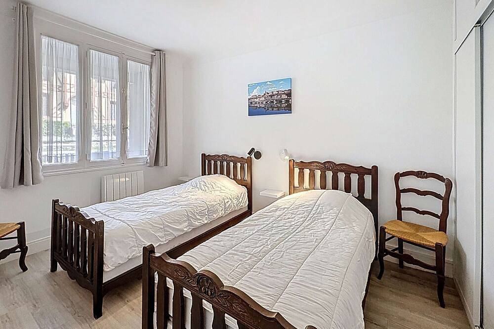 Gemütliches Ferienhaus mit Garten, 150m zum Strand, 2 Sz, Terrasse, nahe Jullouville Geschäfte in Jullouville, Côte de la Déroute