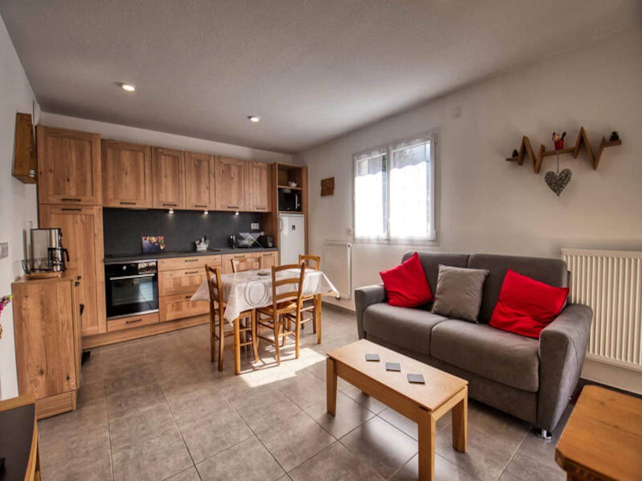 Entire apartment, 2 Rooms for 4 People in Verchaix, Bonneville region