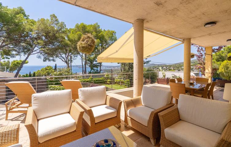 Apartamento con vistas al mar y piscina: a 2 km de la Playa de s'Hostalet in Bendinat, Calvià