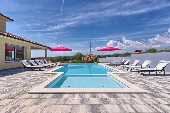 Ferienhaus für 12 Personen, mit Balkon und Balkon/Terrasse sowie Terrasse und Garten in Barban - 2