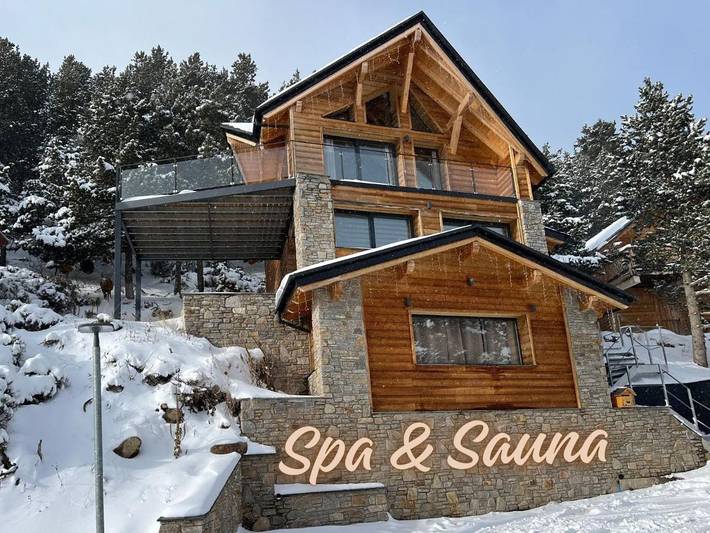 Chalet pour 8 personnes, avec Balcon et Jacuzzi ainsi que Terrasse et Jardin à Les Angles