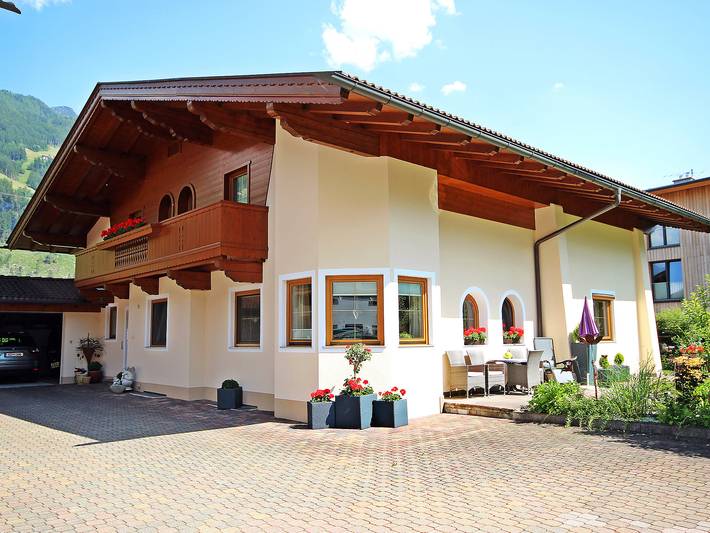 Ferienwohnung für 2 Personen, mit Balkon und Garten