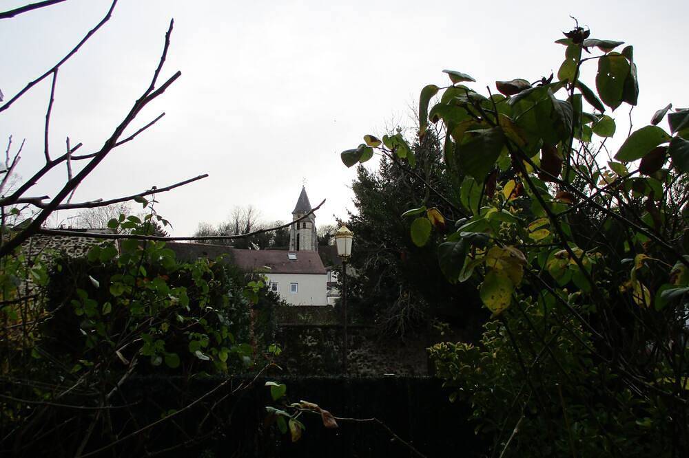 Appartement entier, Studio avec jardin ensoleillé in Viry-Châtillon, Essonne