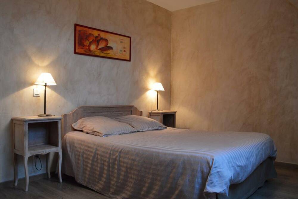 Maison en pierre 6 pers, animaux admis, Wifi, terrasse privée in Les Moitiers-d'Allonne, Côte de la Déroute
