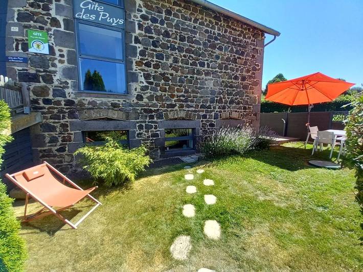 Location de vacances pour 10 personnes, avec vue et jardin, adapté aux familles à Nébouzat