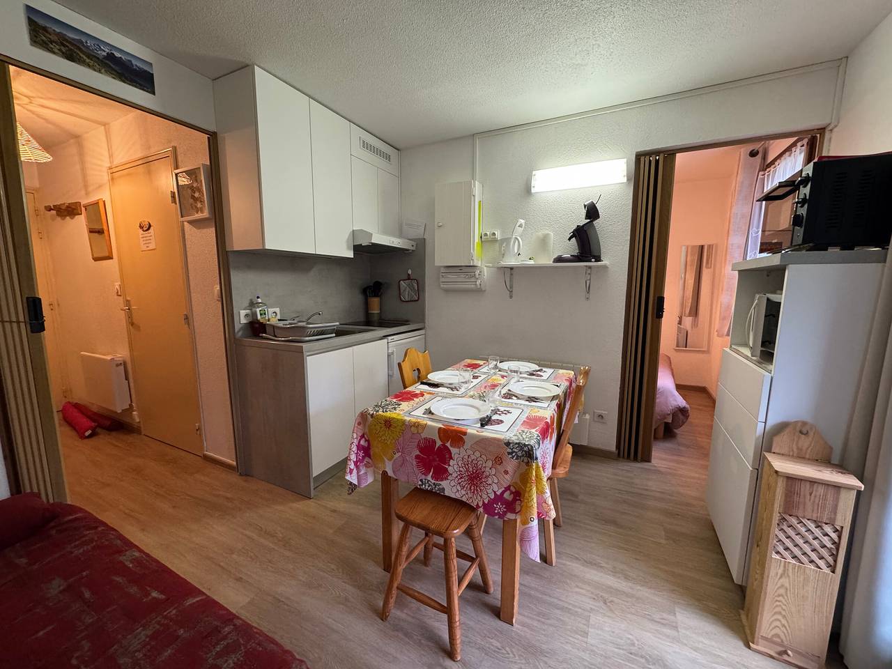 Apartamento entero, Apartamento acogedor cerca de pistas, balcón, parking in Bernex, Thonon-les-Bains region