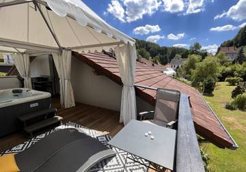 Gîte pour 2 personnes, avec terrasse ainsi que jacuzzi et jardin à Meisenthal
