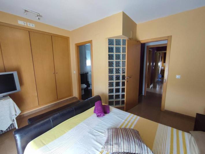 Gîte pour 6 personnes, avec vue ainsi que jardin et piscine, adapté aux familles à Chulilla - 4