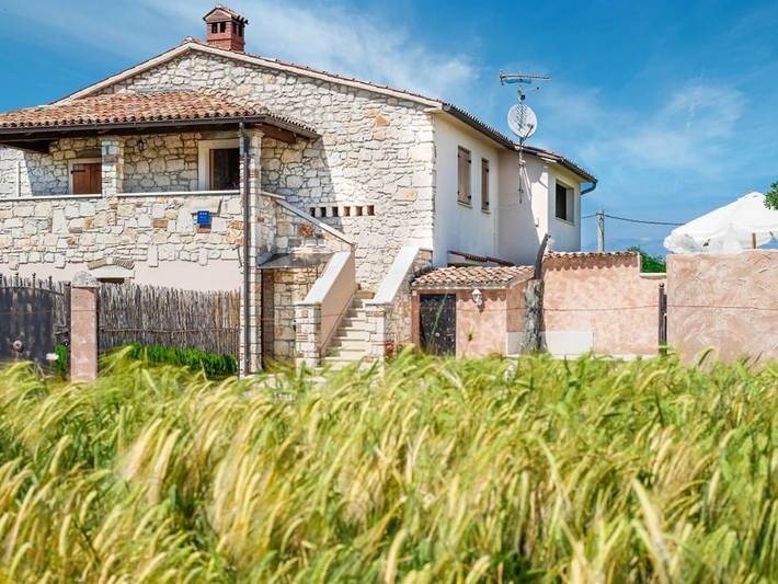Ferienhaus für 4 Personen, mit Terrasse und Pool sowie Garten, kinderfreundlich in Nova Vas