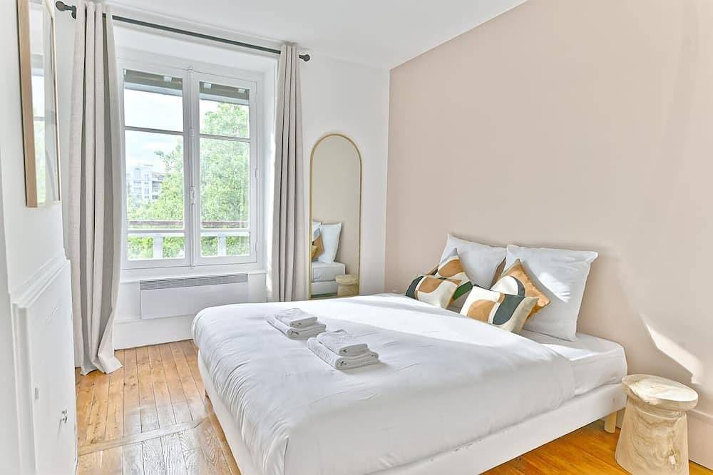 Entire apartment, Spacious apartment View of Paris Boulogne in Puteaux, Hauts-de-Seine