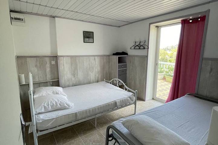 Apartamento entero, Apartamento para 5 pers, acceso privado al lago, piscina in Esparron-de-Verdon, Alpes de Alta Provenza