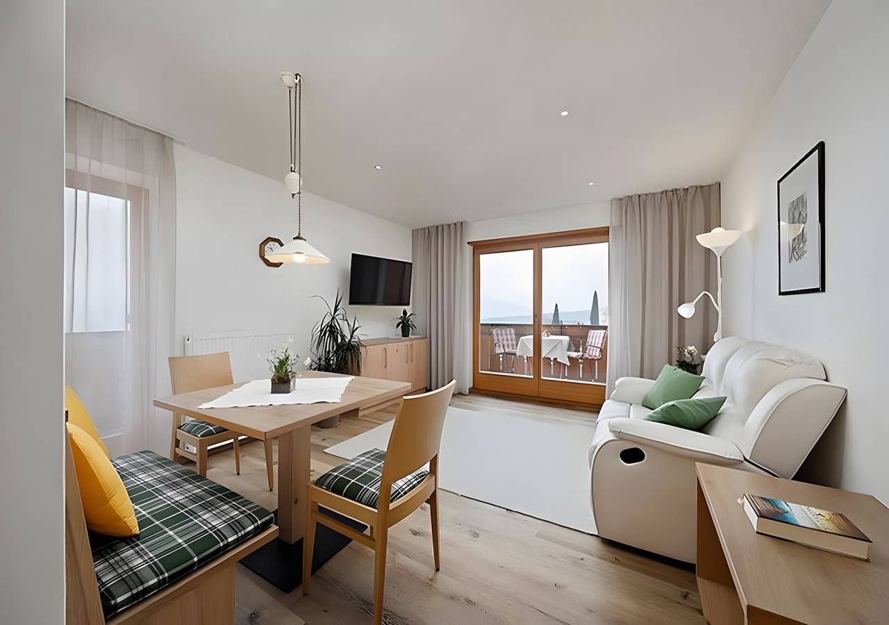Ganze Wohnung, Ferienwohnung 'Appartement Wieser A' mit Bergblick, Gemeinschaftsgarten und Wi-Fi in Schenna, Sarntaler Alpen