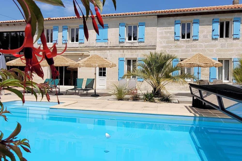 Maison typique avec piscine et jardin, parking calme - Saintes Les Cuves in Chaniers, Région de Saintes