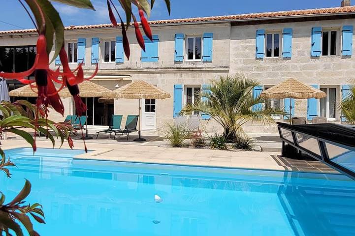 Location de vacances pour 2 personnes, avec Jardin et Piscine à Chaniers