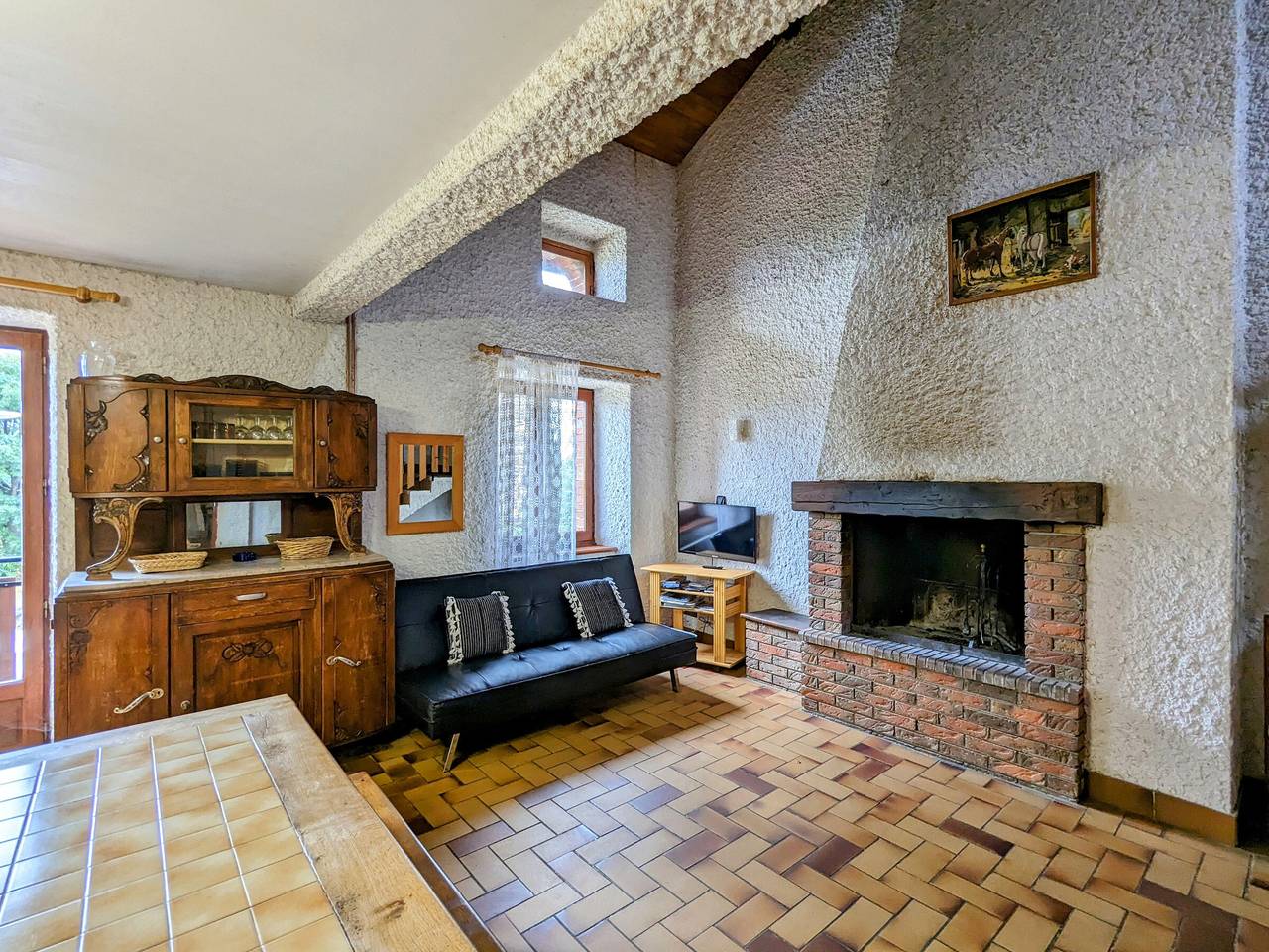 Charming Cottage near La Chaise-Dieu: Tranquil Retreat, Spacious Grounds, and Cozy Interiors in Saint-Didier-sur-Doulon, Livradois-Forez Regional Nature Park