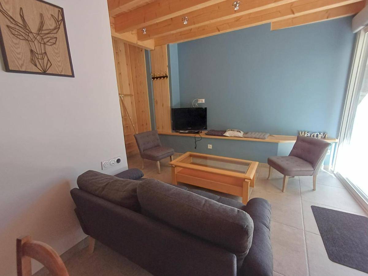 Aux 43 arbres Gîte Tilleul in Craponne-sur-Arzon, Parc Naturel Régional Livradois-Forez