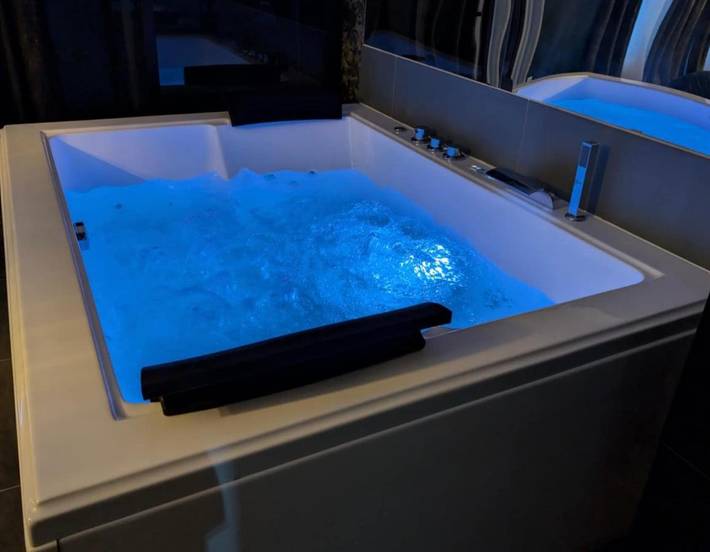 Gîte pour 2 personnes, avec balcon et jacuzzi dans Lac de la Liez - 3