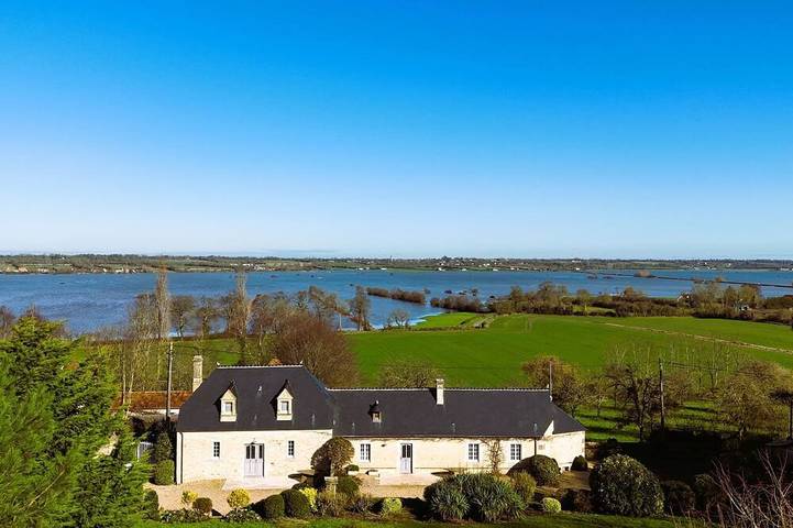 Location de vacances pour 10 personnes, avec jardin à Monfréville