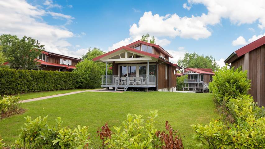 Ferienhaus für 10 Personen, mit Balkon/Terrasse und Terrasse sowie Garten in Friesland