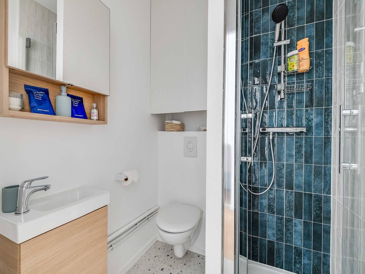 Apartamento entero, Estudio 2P con patio cerca de París in Le Pré-Saint-Gervais, Sena-Saint Denis