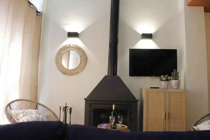 Casa rural para 6 personas, con vistas y piscina para niños además de jardín y piscina, Se admiten mascotas en El Ronquillo - 4