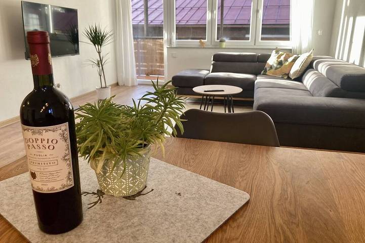 Ferienwohnung für 7 Personen, mit Balkon und Whirlpool - 1