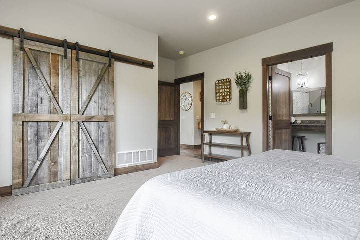 Glamping for 21 people, with hot tub and terrace as well as pool in South Dakota