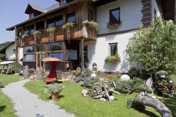 Chalet für 7 Personen, mit Terrasse und Garten sowie Pool am Millstätter See
