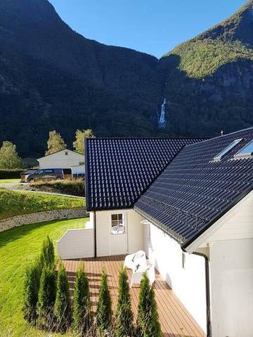 Location de vacances pour 12 personnes, avec terrasse ainsi que jardin et vue, animaux acceptés dans Flåm