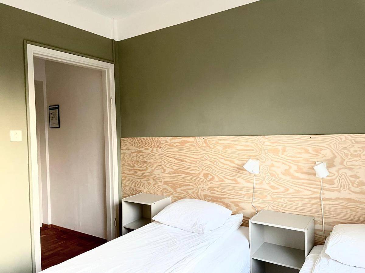 Double Room with 180 cm double bed - private toilet and shared shower in Simrishamn, Österlen