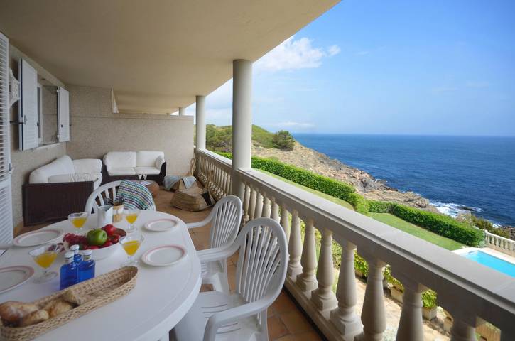 Appartement de vacances pour 5 personnes, avec vue sur l’océan ainsi que terrasse et piscine