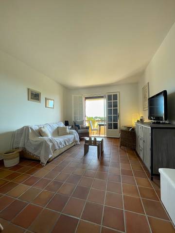 Gîte pour 4 personnes, avec balcon, adapté aux familles dans Plage de la Peguiere